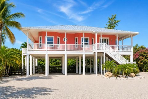 House in Placida, Florida 3 bedrooms, 142.7 sq.m. № 2277047
