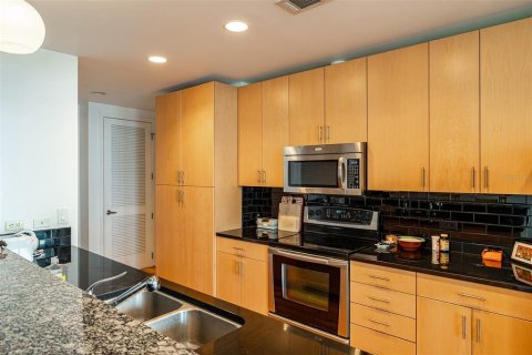 Condominio en alquiler en Tampa, Florida, 1 dormitorio, 78.6 m2 № 2321733 - foto 9
