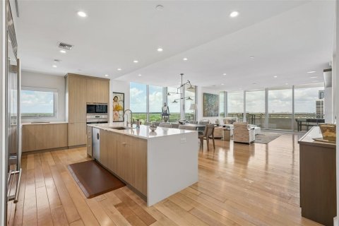 Condo in Tampa, Florida, 3 bedrooms  № 2376589 - photo 18