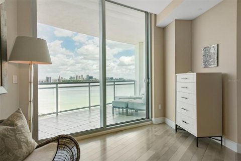 Condo in Tampa, Florida, 3 bedrooms  № 2376589 - photo 30