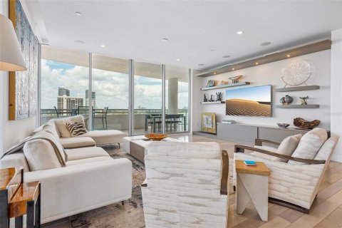Condo in Tampa, Florida, 3 bedrooms  № 2376589 - photo 11