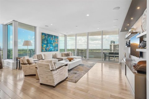Condo in Tampa, Florida, 3 bedrooms  № 2376589 - photo 9