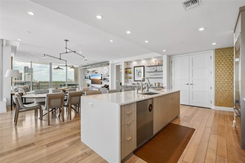 Condo in Tampa, Florida, 3 bedrooms  № 2376589 - photo 23