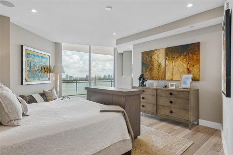 Condo in Tampa, Florida, 3 bedrooms  № 2376589 - photo 25