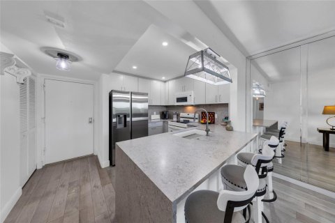 Condo in Fort Lauderdale, Florida, 2 bedrooms № 2083269 - photo 4