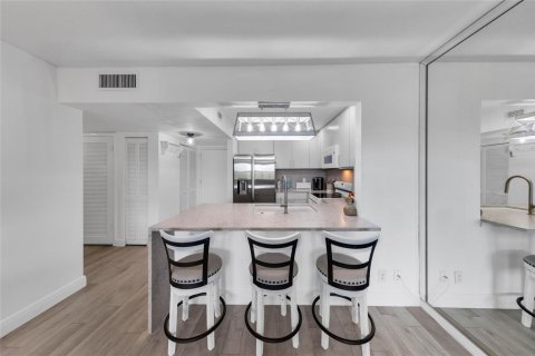 Condo in Fort Lauderdale, Florida, 2 bedrooms № 2083269 - photo 6