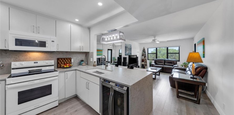 Condo in Fort Lauderdale, Florida, 2 bedrooms № 2083269