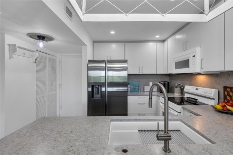 Condo in Fort Lauderdale, Florida, 2 bedrooms № 2083269 - photo 9