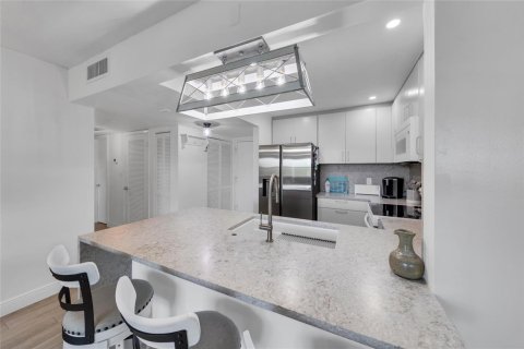 Condo in Fort Lauderdale, Florida, 2 bedrooms № 2083269 - photo 8