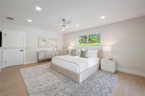 House in Pinecrest, Florida 5 bedrooms, 275.08 sq.m. № 1995190 - photo 17