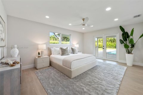 House in Pinecrest, Florida 5 bedrooms, 275.08 sq.m. № 1995190 - photo 15