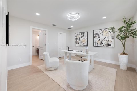 House in Pinecrest, Florida 5 bedrooms, 275.08 sq.m. № 1995190 - photo 19