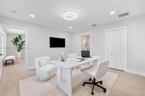 House in Pinecrest, Florida 5 bedrooms, 275.08 sq.m. № 1995190 - photo 14