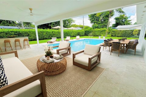 House in Pinecrest, Florida 5 bedrooms, 275.08 sq.m. № 1995190 - photo 23