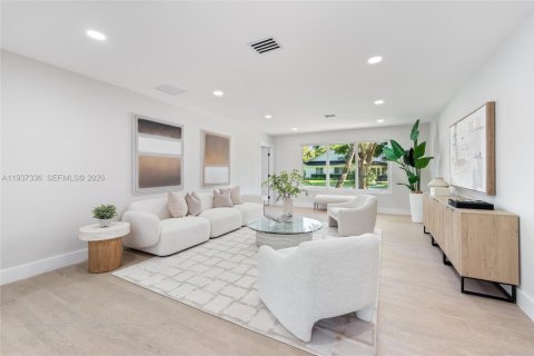 House in Pinecrest, Florida 5 bedrooms, 275.08 sq.m. № 1995190 - photo 6