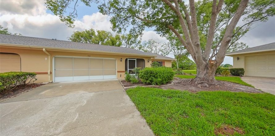 Condo in Sun City Center, Florida, 2 bedrooms № 1767389