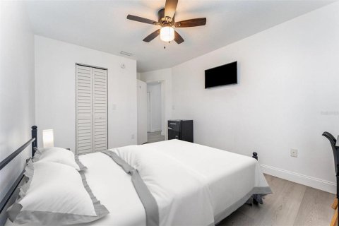 Villa ou maison à vendre à Kissimmee, Floride: 4 chambres, 166.67 m2 № 2211405 - photo 3