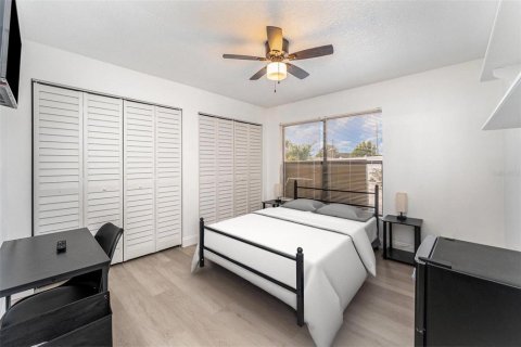 Villa ou maison à vendre à Kissimmee, Floride: 4 chambres, 166.67 m2 № 2211405 - photo 2