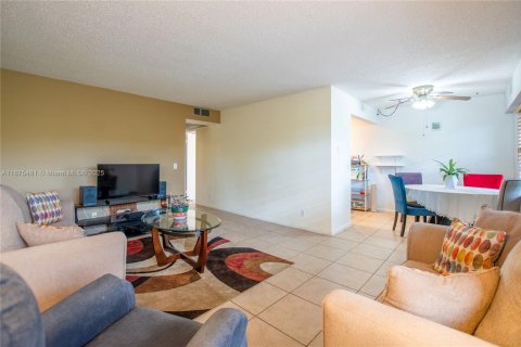 Condominio en venta en Pembroke Pines, Florida, 2 dormitorios, 88.54 m2 № 1945381 - foto 5