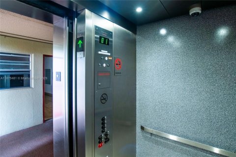 Condominio en venta en Pembroke Pines, Florida, 2 dormitorios, 88.54 m2 № 1945381 - foto 22