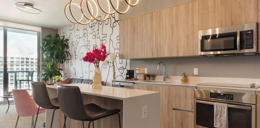 Condo in Miami, Florida, 1 bedroom  № 2039011