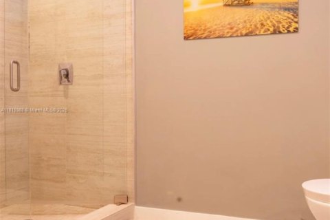 Condo in Miami, Florida, 1 bedroom  № 2039011 - photo 18