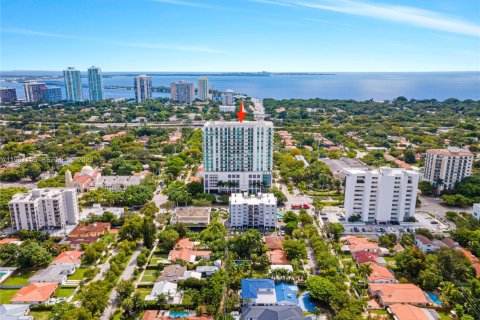 Condo in Miami, Florida, 2 bedrooms  № 2052843 - photo 23