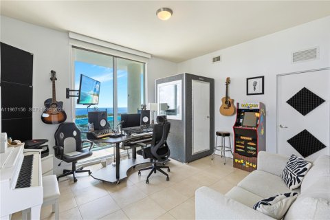 Condo in Miami, Florida, 2 bedrooms  № 2052843 - photo 6