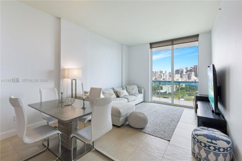 Condo in Miami, Florida, 2 bedrooms  № 2052843 - photo 13