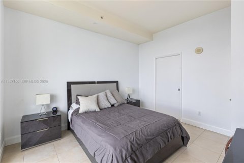 Condo in Miami, Florida, 2 bedrooms  № 2052843 - photo 11