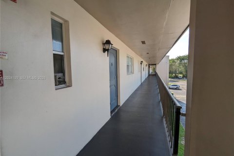 Condominio en venta en Tamarac, Florida, 2 dormitorios, 88.16 m2 № 2241058 - foto 2
