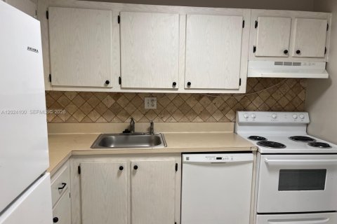 Condominio en venta en Tamarac, Florida, 2 dormitorios, 88.16 m2 № 2241058 - foto 8