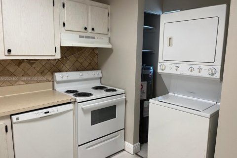 Condominio en venta en Tamarac, Florida, 2 dormitorios, 88.16 m2 № 2241058 - foto 9