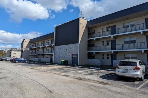 Condominio en venta en Tamarac, Florida, 2 dormitorios, 88.16 m2 № 2241058 - foto 18