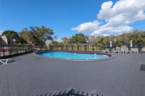 Condominio en venta en Tamarac, Florida, 2 dormitorios, 88.16 m2 № 2241058 - foto 19