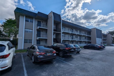 Condominio en Tamarac, Florida, 2 dormitorios  № 2241058