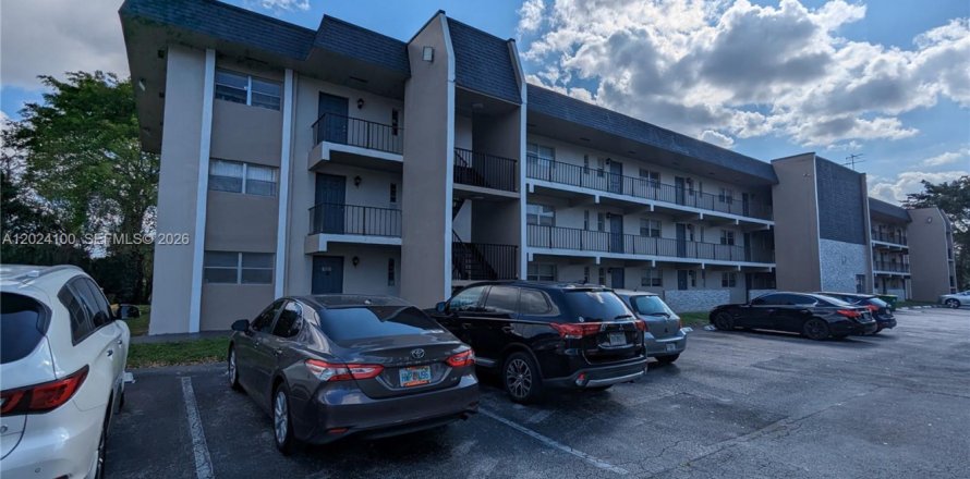 Condominio en Tamarac, Florida, 2 dormitorios  № 2241058