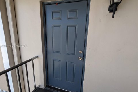 Condominio en venta en Tamarac, Florida, 2 dormitorios, 88.16 m2 № 2241058 - foto 3