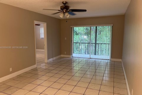 Condominio en venta en Tamarac, Florida, 2 dormitorios, 88.16 m2 № 2241058 - foto 4