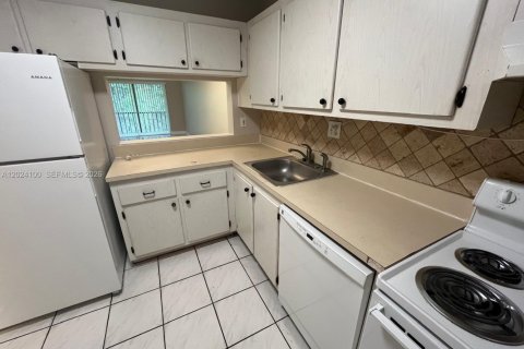 Condominio en venta en Tamarac, Florida, 2 dormitorios, 88.16 m2 № 2241058 - foto 7