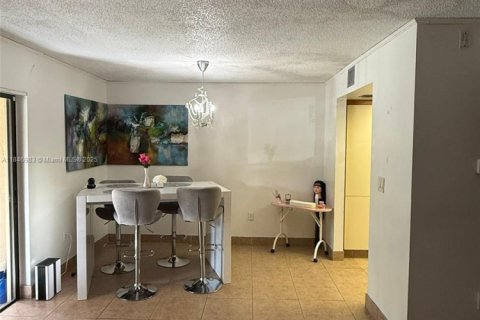 Купить кондоминиум в Майами, Флорида 2 спальни, 87.33м2, № 1935854 - фото 5