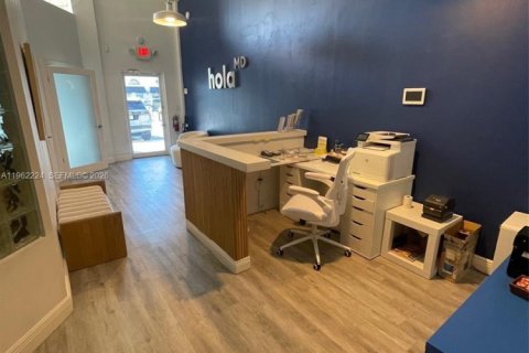 Immobilier commercial à vendre à Sweetwater, Floride № 2026282 - photo 2