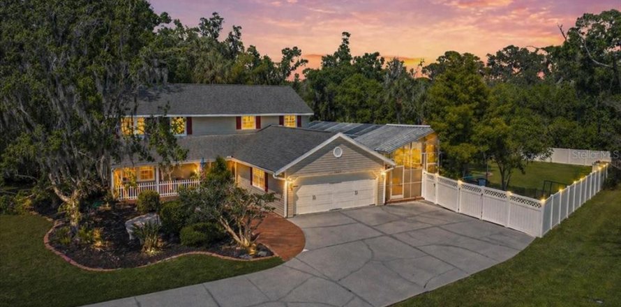 House in Sarasota, Florida 4 bedrooms, 226.5 sq.m. № 2103295
