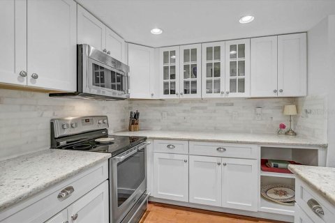 House in Sarasota, Florida 4 bedrooms, 226.5 sq.m. № 2103295 - photo 16