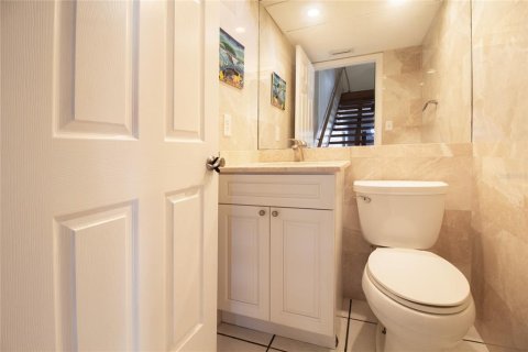 Adosado en venta en Treasure Island, Florida, 2 dormitorios, 134.71 m2 № 1687584 - foto 12