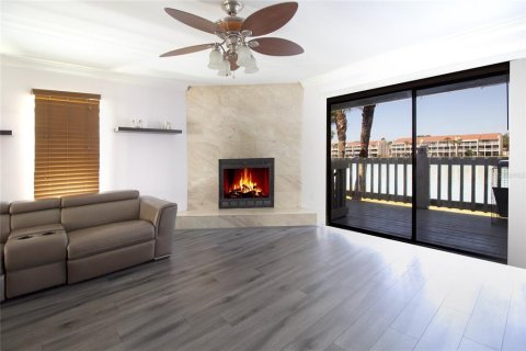 Adosado en venta en Treasure Island, Florida, 2 dormitorios, 134.71 m2 № 1687584 - foto 6