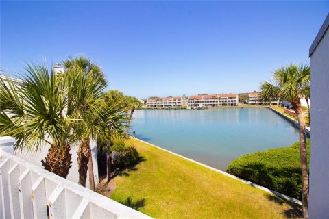 Adosado en venta en Treasure Island, Florida, 2 dormitorios, 134.71 m2 № 1687584 - foto 18