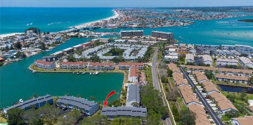 Adosado en Treasure Island, Florida 2 dormitorios, 134.71 m2 № 1687584