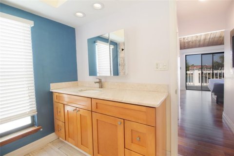 Adosado en venta en Treasure Island, Florida, 2 dormitorios, 134.71 m2 № 1687584 - foto 22