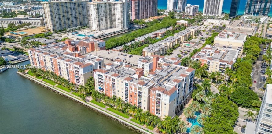 Condo à Sunny Isles Beach, Floride, 2 chambres № 1689180